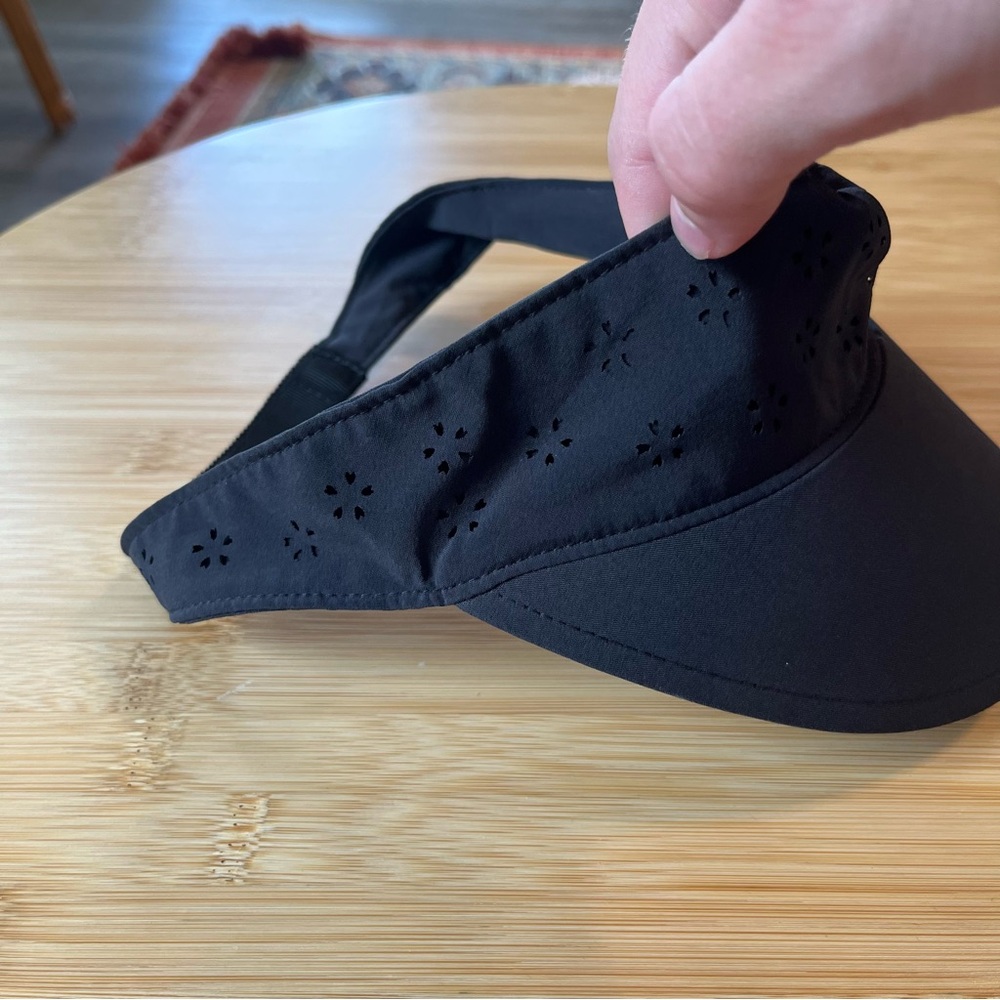 Lululemon black visor - Picture 2 of 3